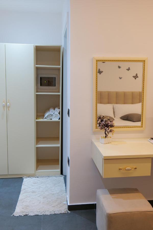 Vila Celaj Hotel Vlorë Екстериор снимка